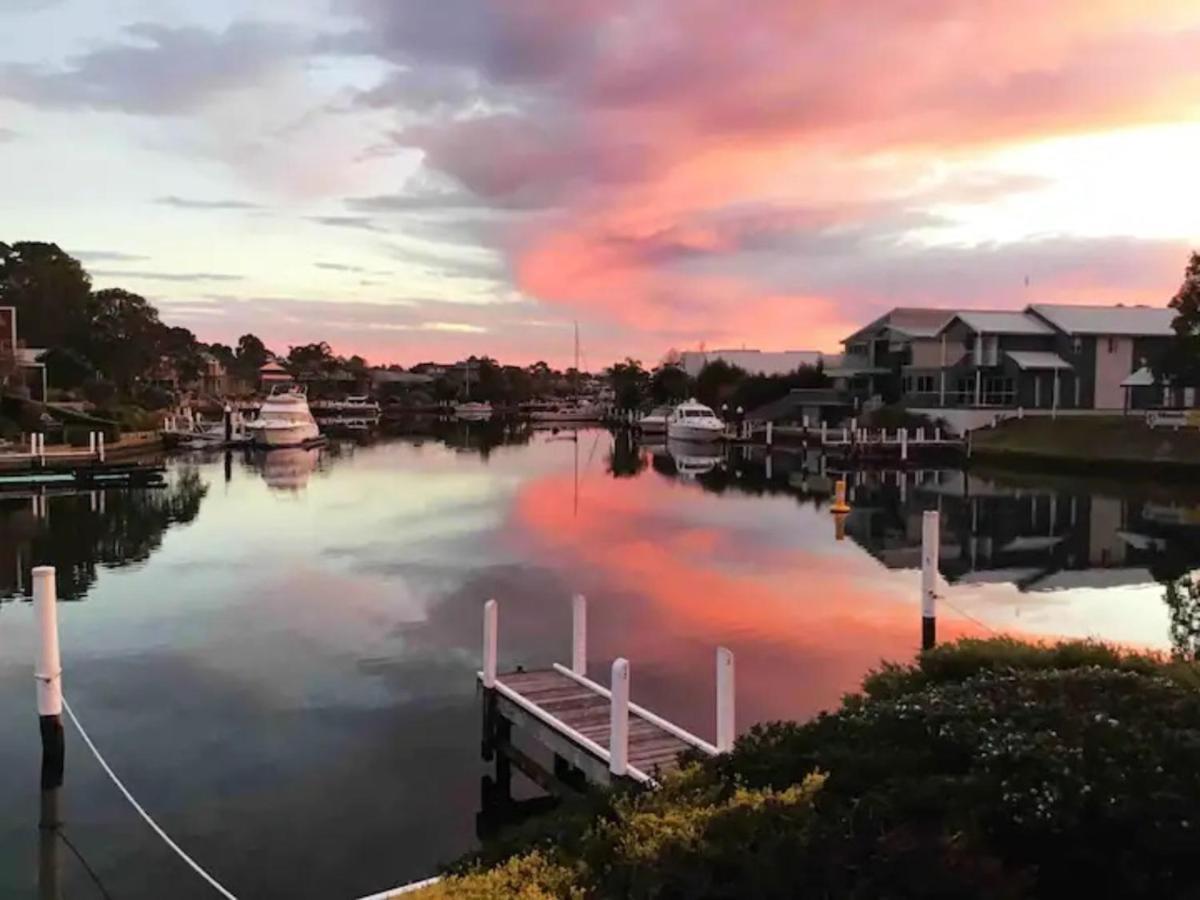 The View - Captains Cove Waterfront Resort Paynesville Exterior photo